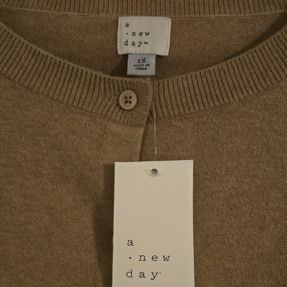A New Day Tan Button Cardigan 1X Neutral Lightweight Basic NWT - Picture 2 of 4